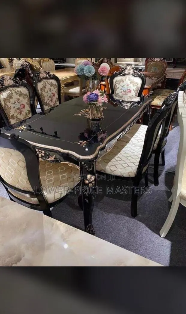 Modern Royal Dining Table · Photo 1