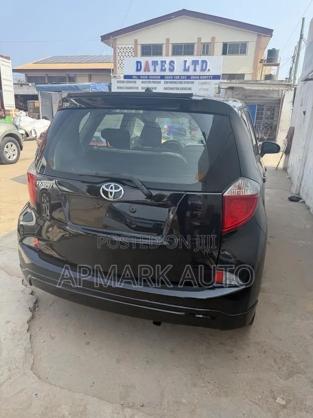 Toyota Ractis 1.5 AWD 2013 Black · Photo 1
