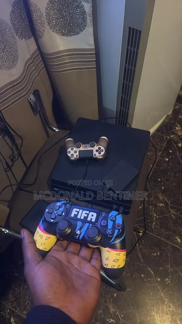 Ps4 Pro Jailbreak 1tb Loaded With 18games Including Fc27 · Photo 1