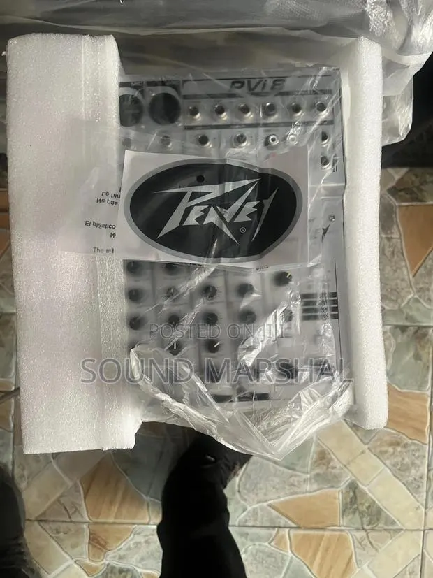 Peavey Pvi-8 8-Channel Passive Analog Mixer · Photo 1