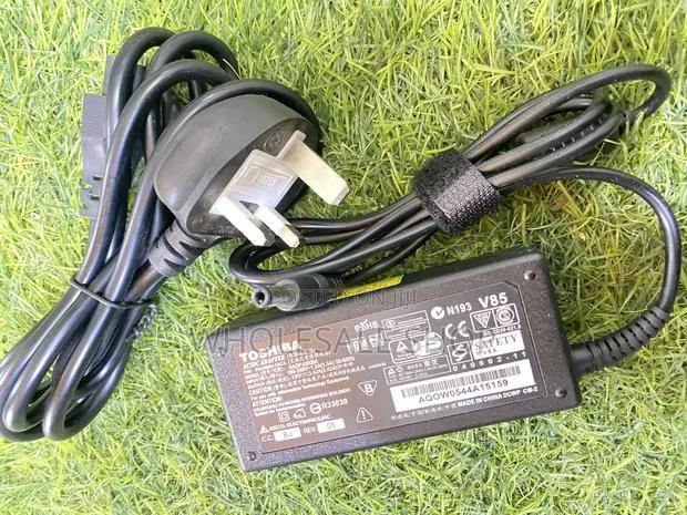 Tosiba Small Pin Adapter · Photo 1