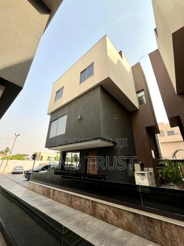 Furnished 4bdrm Townhouse / Terrace in East Legon, A&C Mall Area · Photo 1