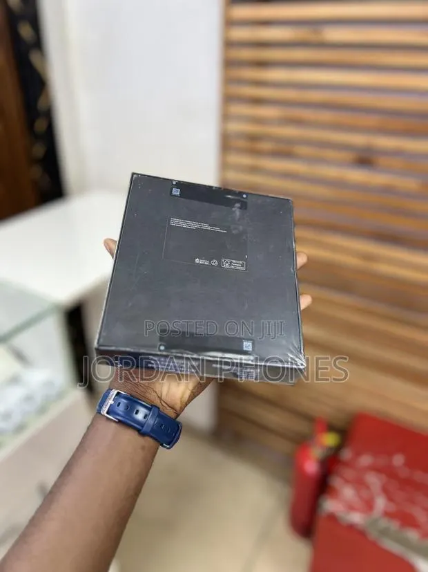 New Samsung Galaxy Z Fold6 256 GB Gray · Photo 1