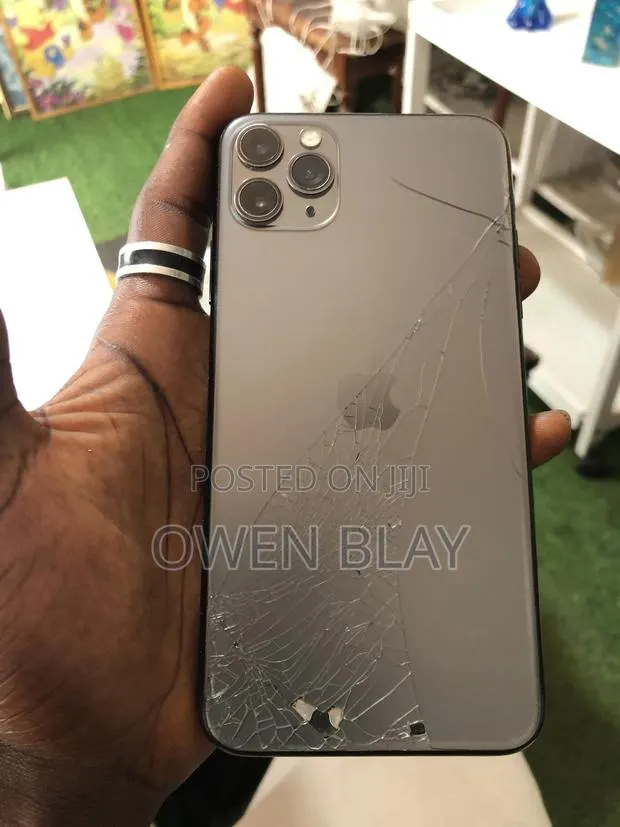 Apple iPhone 11 Pro Max 256 GB Silver · Photo 1