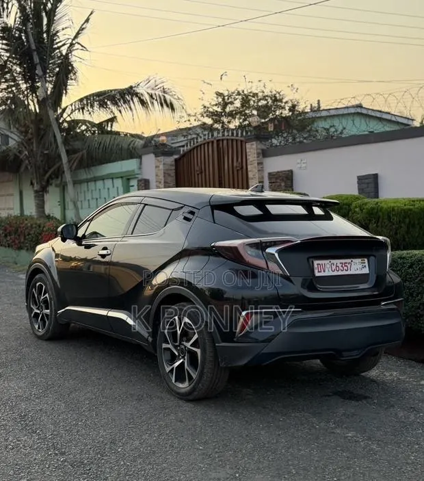 Toyota C-HR 2017 Black · Photo 1