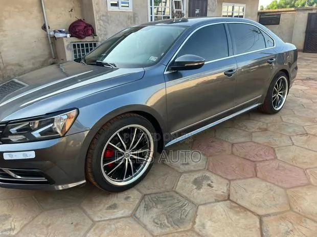 Volkswagen Passat 2017 Silver · Photo 1