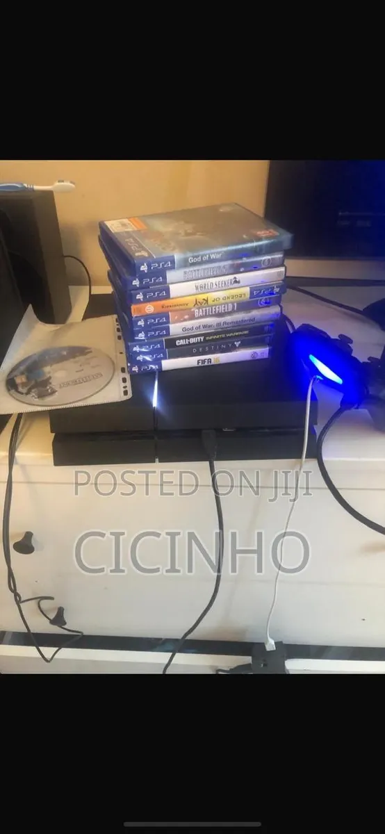 PlayStation 4 · Photo 1