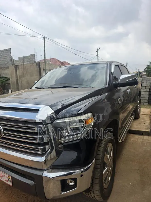 Toyota Tundra 1794 5.7L V8 4x4 CrewMax 5.6 ft. box 145.7 in. WB 2018 · Photo 1