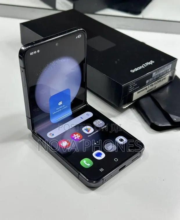 New Samsung Galaxy Z Flip 5 256 GB Black · Photo 1