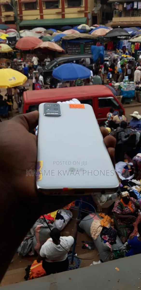LG Q52 64 GB White · Photo 1