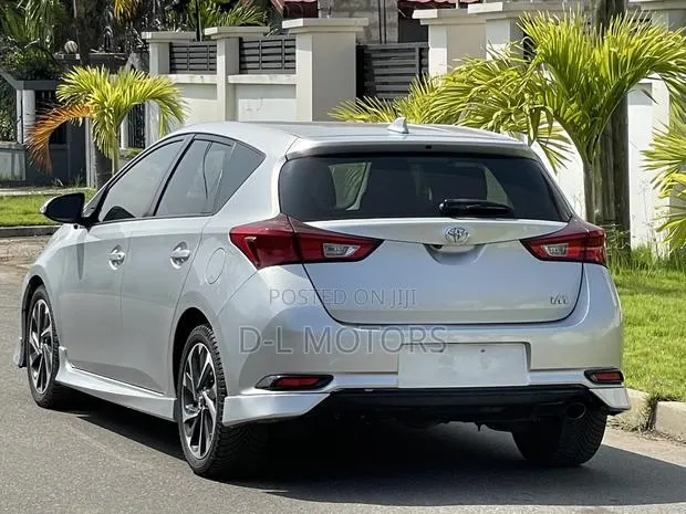Toyota Corolla SE 4dr Sedan (1.8L 4cyl CVT) 2017 Silver