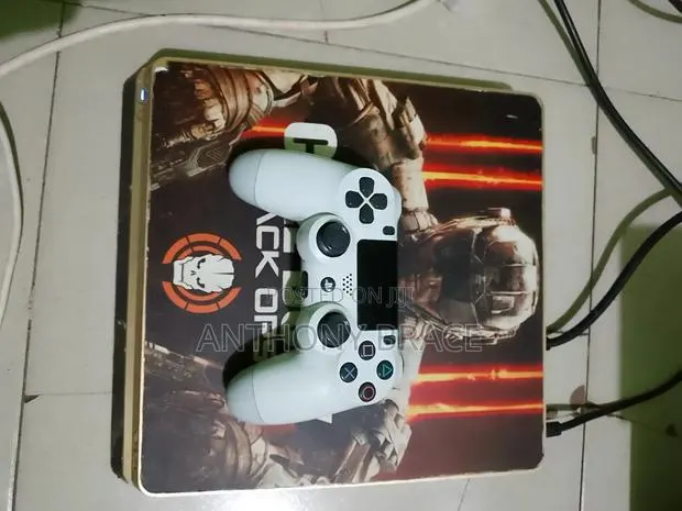 U.K Used Ps4 Slime Console Very Neat and Loaded With 11Games for Sale · Photo 1