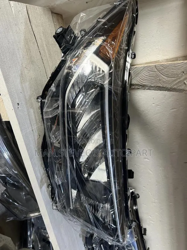 Toyota RAV4 Front Light Pair 2018-2020 · Photo 1