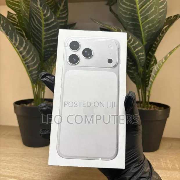 New Apple iPhone 17 Pro Max 512 GB Silver · Photo 1