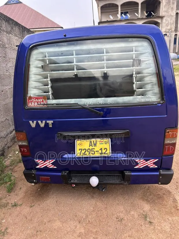 Nissan Caravan (Urvan) 2012 Blue · Photo 1