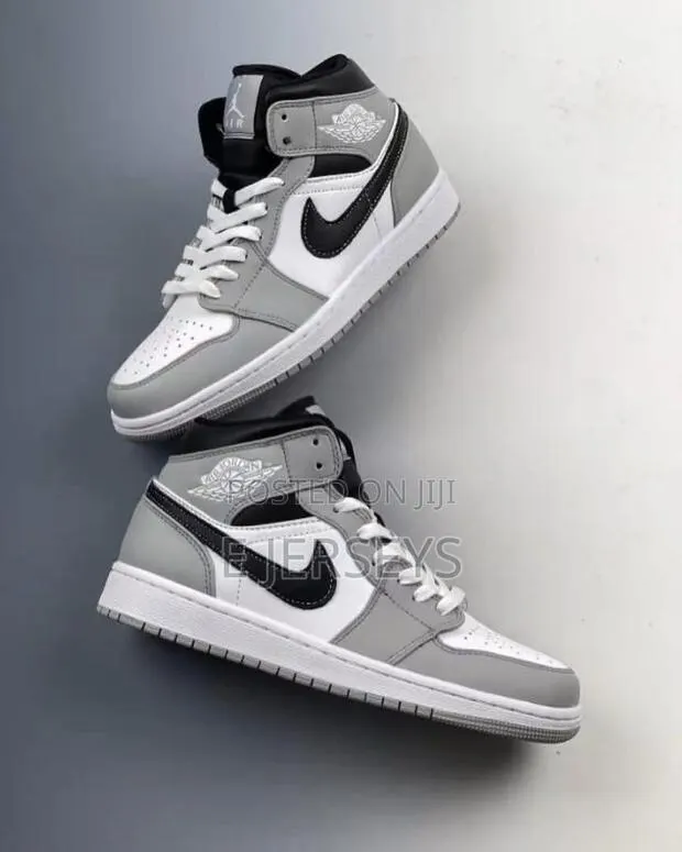 Air Jordan 1 Sneakers · Photo 1