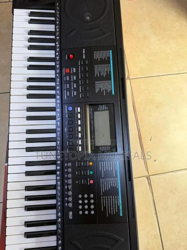 PSR-483 61-Key Electronic Keyboard · Photo 1