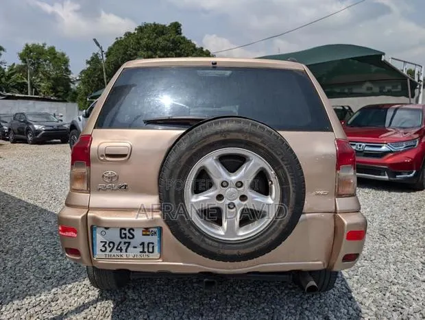 Toyota RAV4 2005 Gold · Photo 1