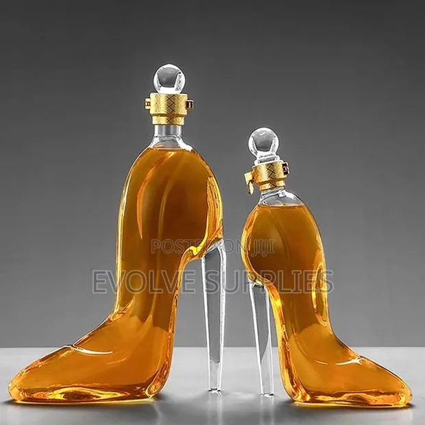 Wine High Heel Decanter · Photo 1