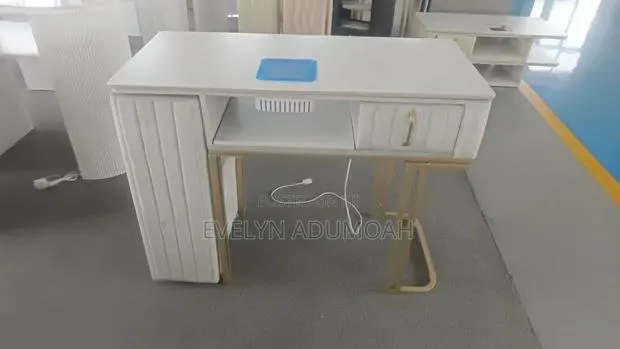 Nail Table for Sale – White and Gold Professional Manicure Desk · Photo 1