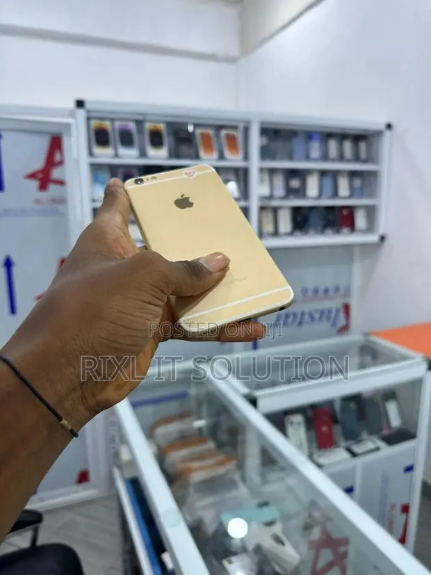 Apple iPhone 6s Plus 64 GB Gold · Photo 1