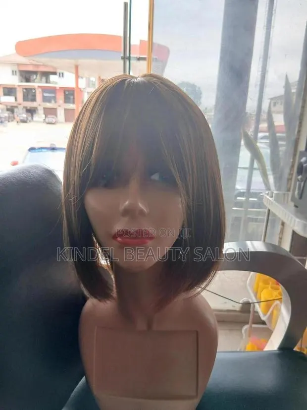 Wig With Fringe · Photo 1
