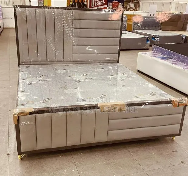 Queen Size Bed · Photo 1