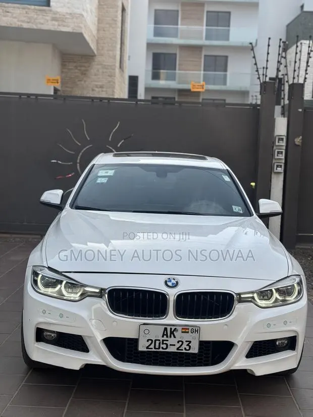BMW 330i 2018 White · Photo 1