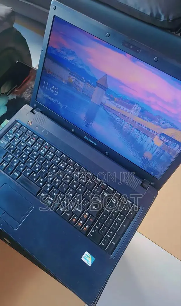 Laptop Lenovo G560 4GB Intel HDD+SSD 320GB · Photo 1