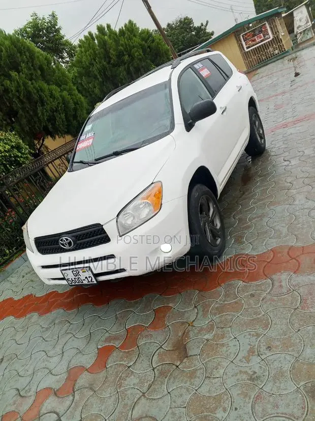 Toyota RAV4 2009 White · Photo 1