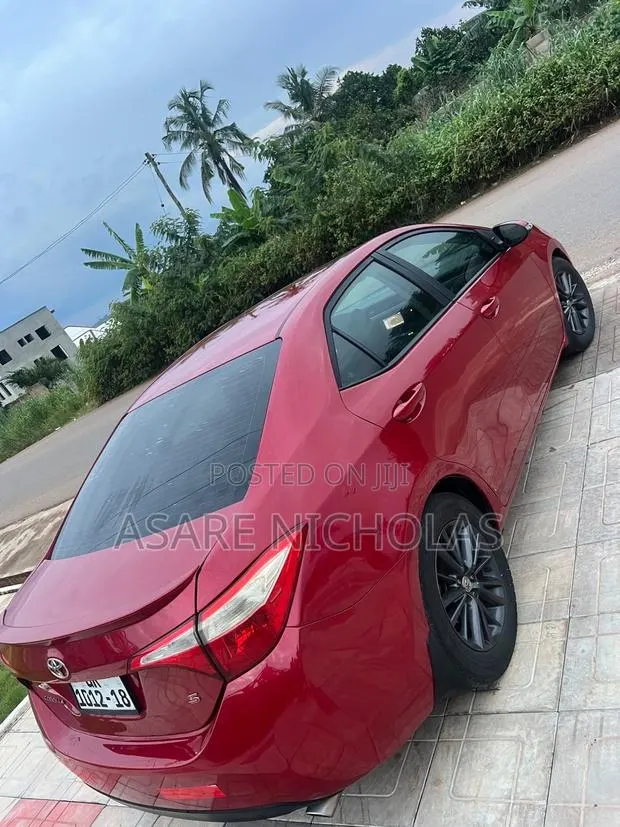Toyota Corolla 2014 Red · Photo 1