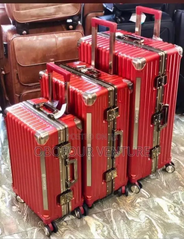 Engel- Red Luxury Polycarbonate Suitcase Set · Photo 1