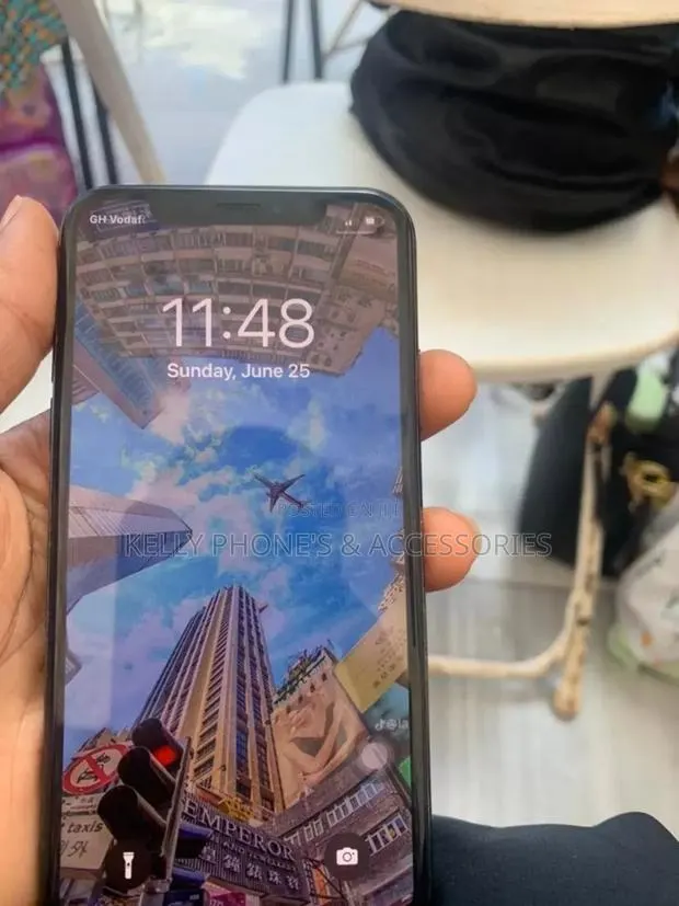 Apple iPhone XS 64 GB Black · Photo 1
