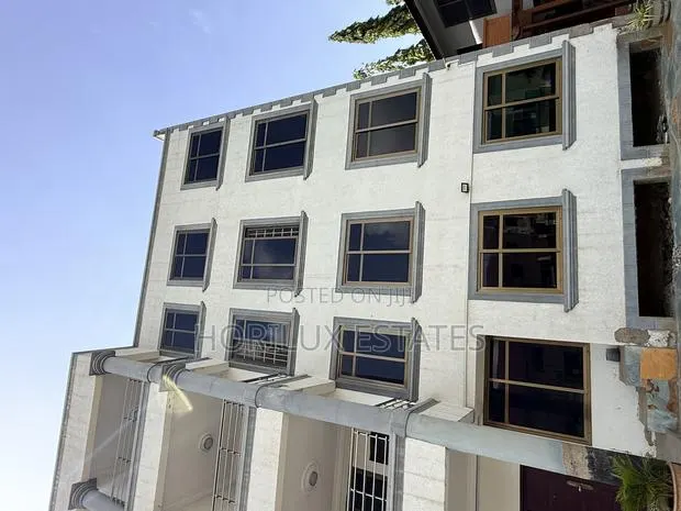 3bdrm Apartment in Very Close To Road, Adjiriganor for rent · Photo 1