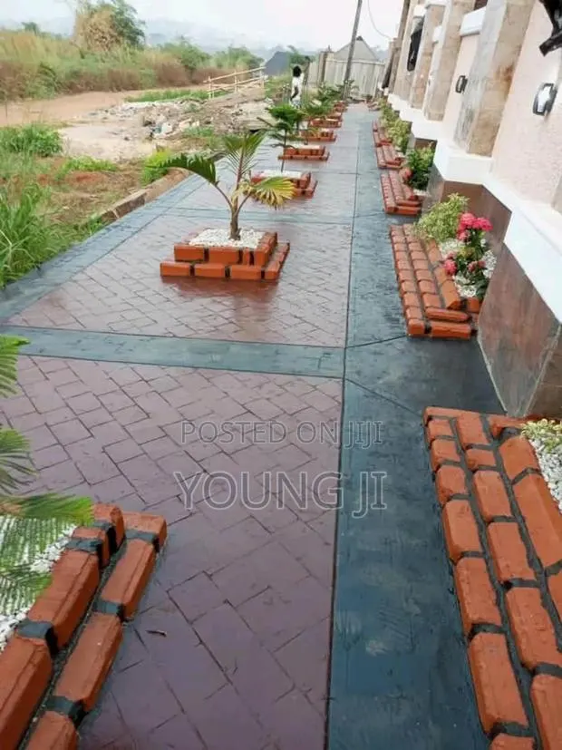 Concrete Modern Stamping · Photo 1