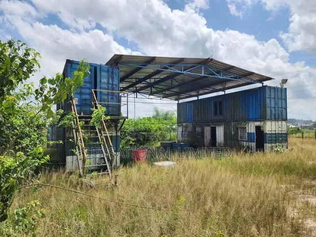 4 Containers With Canopy · Photo 1