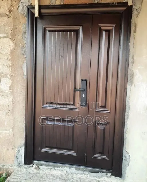 Single Door · Photo 1