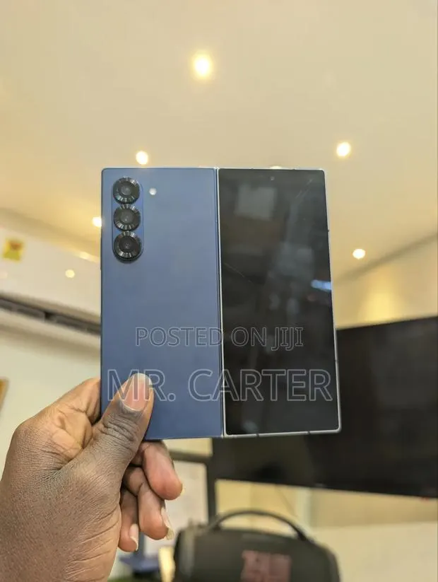 New Samsung Galaxy Z Fold6 256 GB Blue · Photo 1