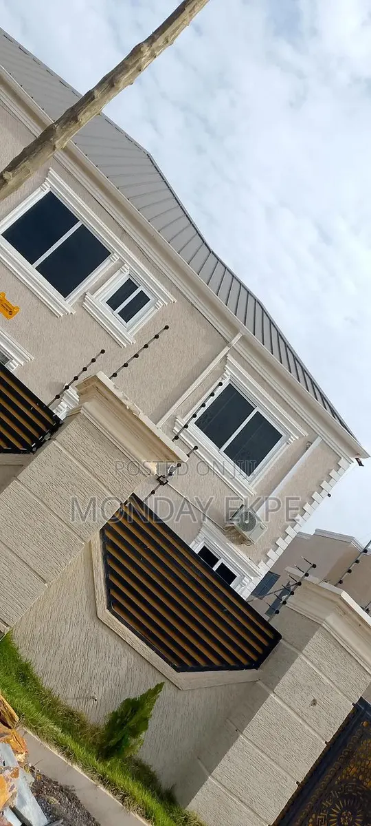 PVC Rain Gutter With Affordable Price · Photo 1