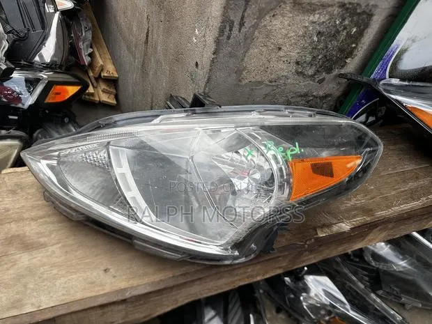 Nissan Versa 2015-2019 Headlight Pair · Photo 1