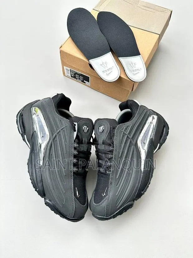 Nike Sneakers · Photo 1