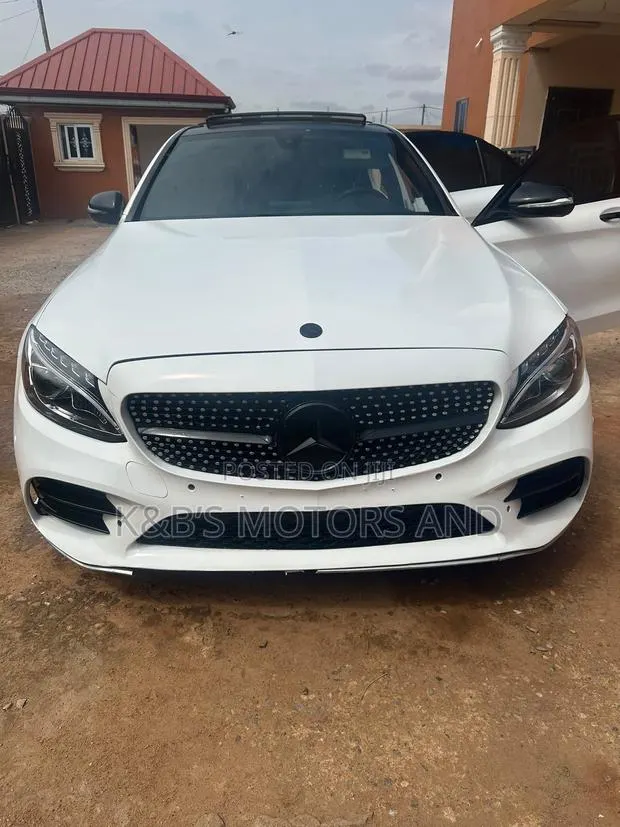 Mercedes-Benz C300 Luxury 4dr AWD 4Matic Sedan (2.0L 4cyl 7A) 2015