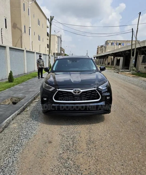 Toyota Highlander XLE AWD 2023 Black · Photo 1