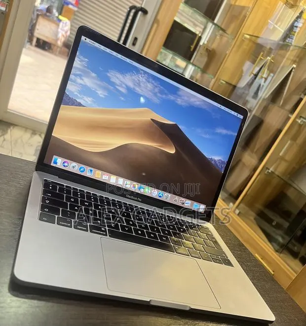 Laptop Apple MacBook Pro 2017 8GB Intel Core i5 SSD 256GB · Photo 1