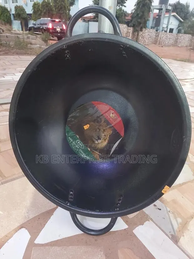 Kol Heavy-Duty Construction Steel Head Pan With Riveted Handles · Photo 1