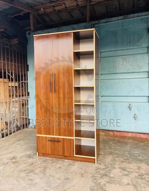 Wardrobe B00450 · Photo 1
