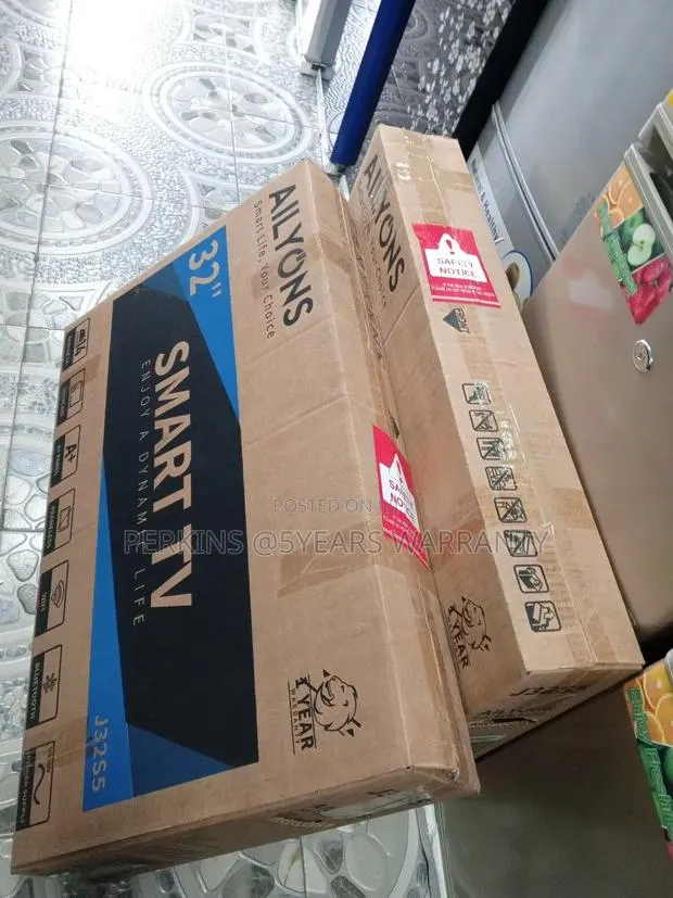 Ailyons 32 Smart Internet-Ready Intelligent Television · Photo 1
