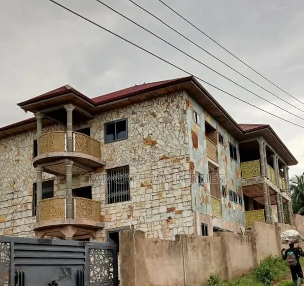 25 Bedroom Hotel / House for Sale at Dawu Koforidua · Photo 1