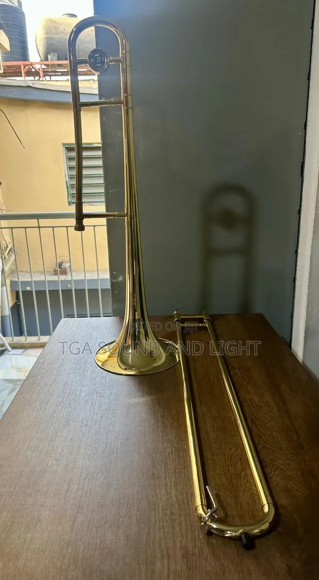 Yamaha Trombone and Case · Photo 1