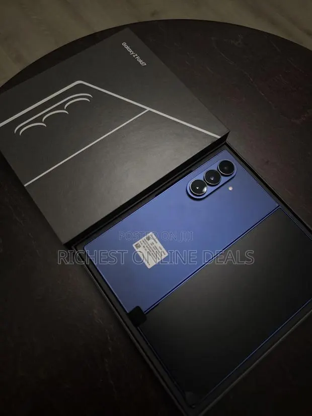 New Samsung Galaxy Z Fold7 256 GB Blue · Photo 1